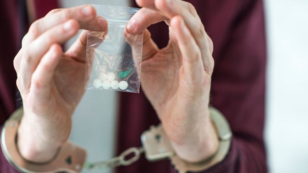 Narkotyk, uzależnienie od narkotyków – definicje, zagrożenia
